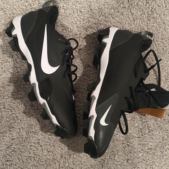 Nike Black and White Sneakers - Picture 7 of 8